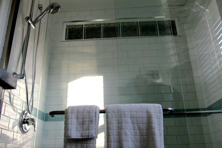 Room 13 of 33