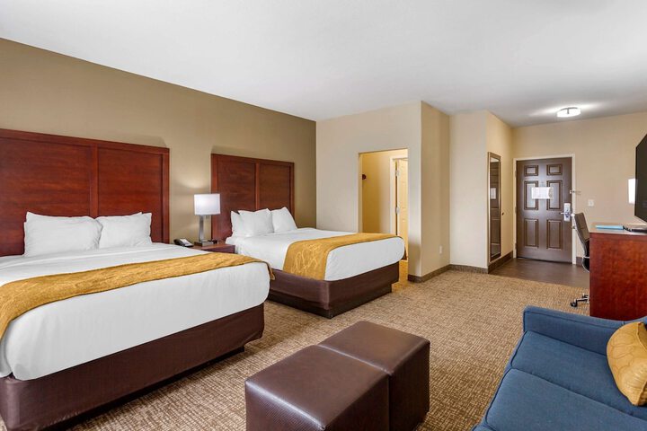 Comfort Suites Clarksville near Governors Square Mall