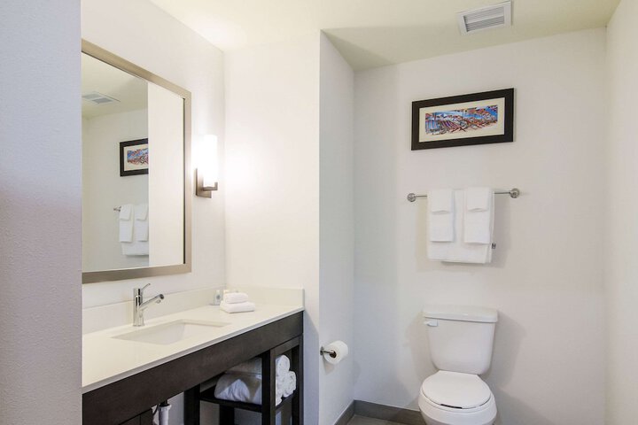 Comfort Inn & Suites Gulf Shores East Beach near Gulf State Park