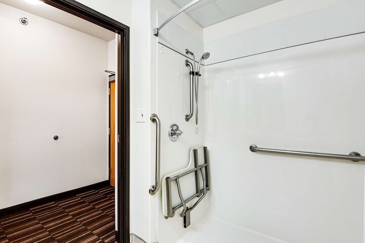 Room 15 of 37