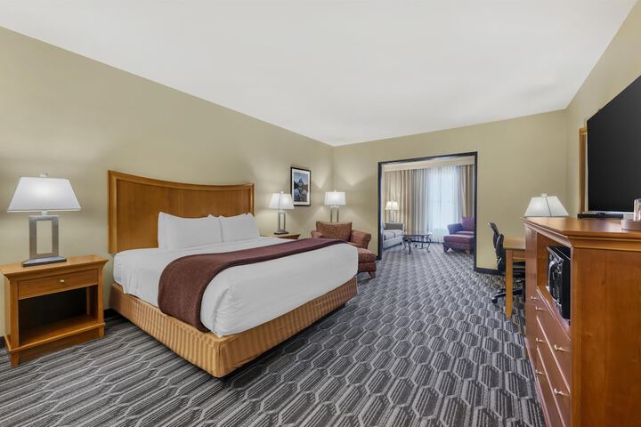 Best Western Plus Swiss Chalet Hotel & Suites