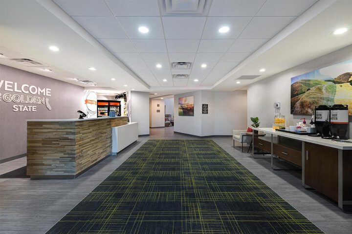Hampton Inn & Suites Marina