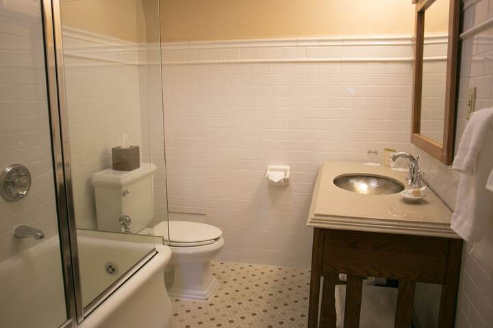 Room 32 of 120
