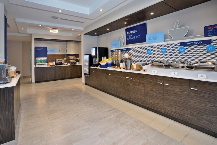 Holiday Inn Express & Suites Kingston Central by IHG