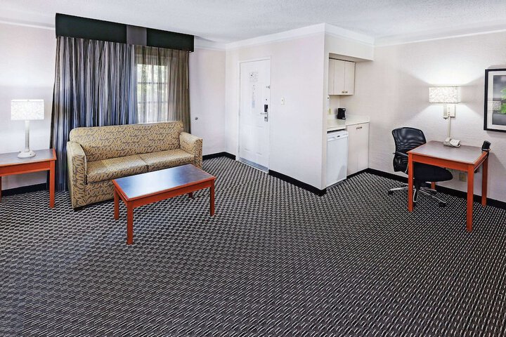 Room 49 of 102