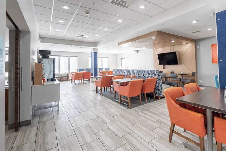 Holiday Inn Express Hotel & Suites ANDERSON NORTH by IHG