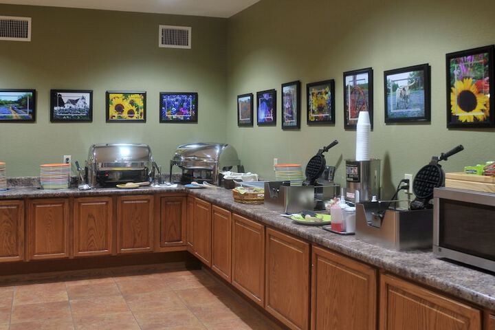 Breakfast/Coffee Service 28 of 36