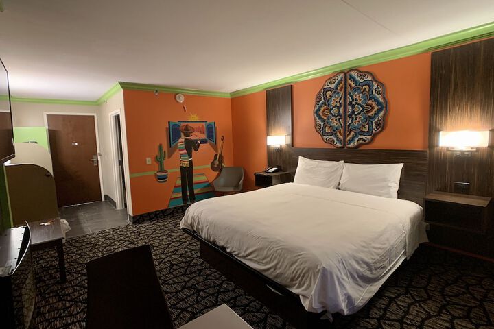 Room 9 of 16