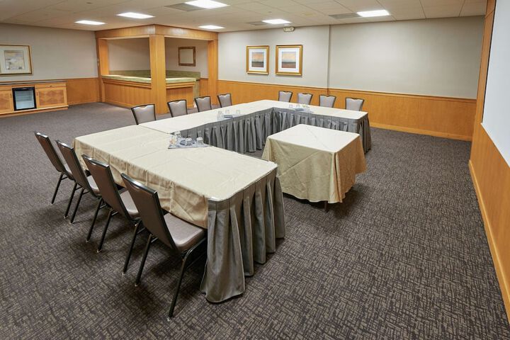 DoubleTree by Hilton Akron Fairlawn