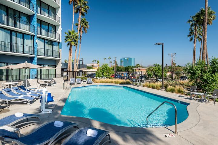 Holiday Inn Express & Suites Santa Ana - Orange County by IHG