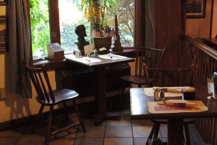 Dining 29 of 65