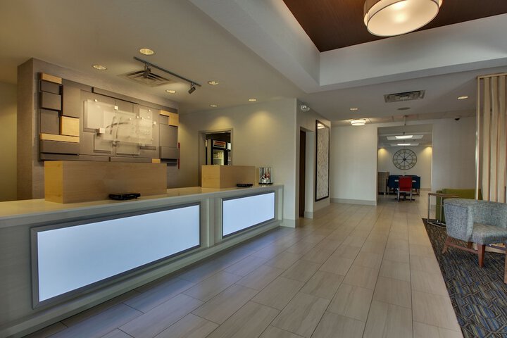Holiday Inn Express & Suites Morris by IHG