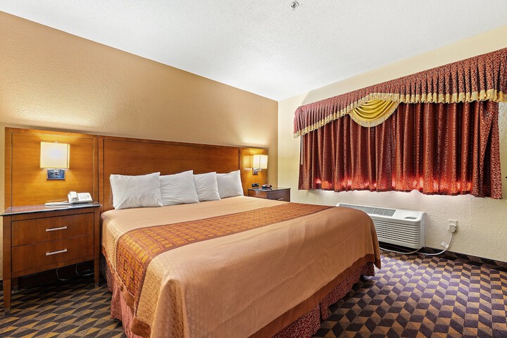 Room 25 of 40