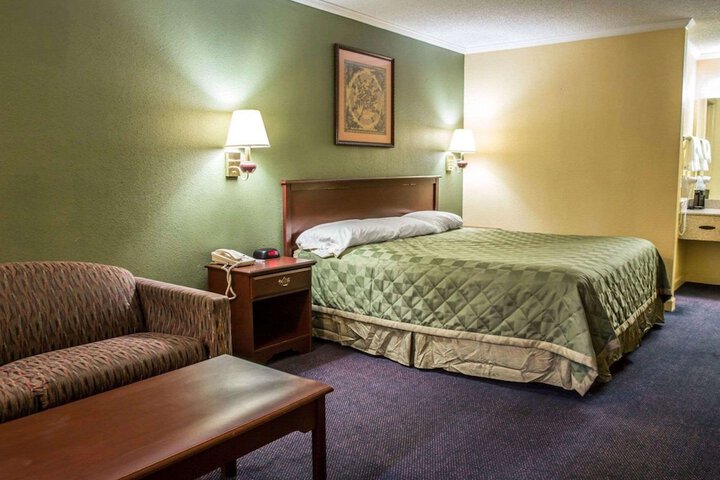 Rodeway Inn & Suites Plymouth Hwy 64