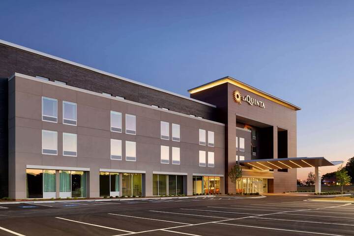 Hotel 6 of 83