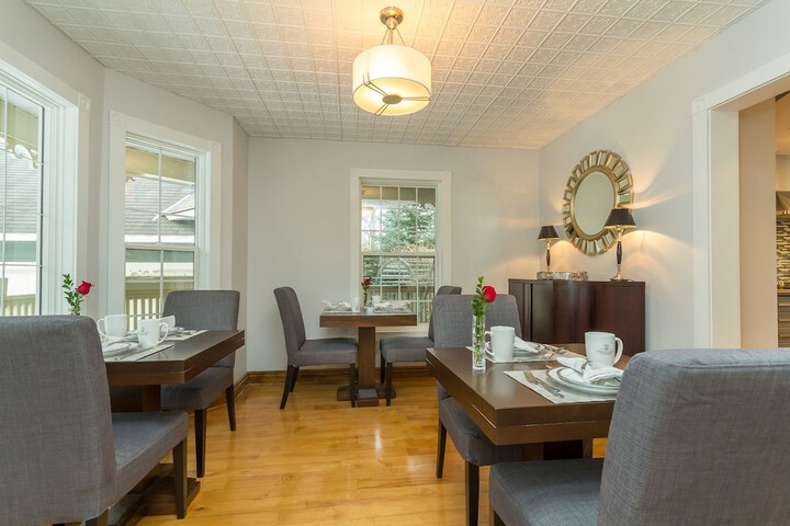 Craigleith Manor Bed & Breakfast