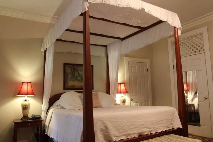 Room 27 of 109