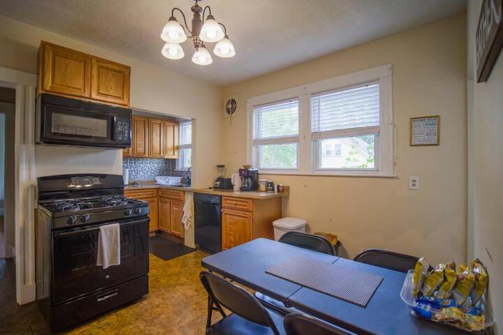 Cozy Large House close to TUFTS / Harvard/MIT 4BR