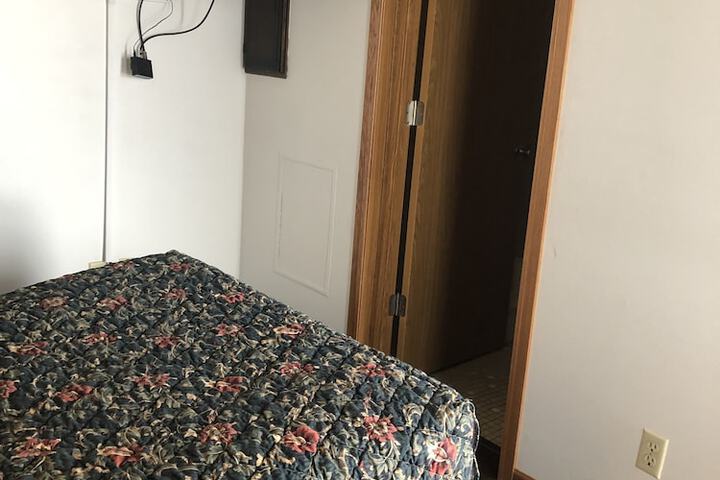 Room 9 of 37