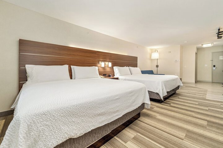 Room 200 of 348