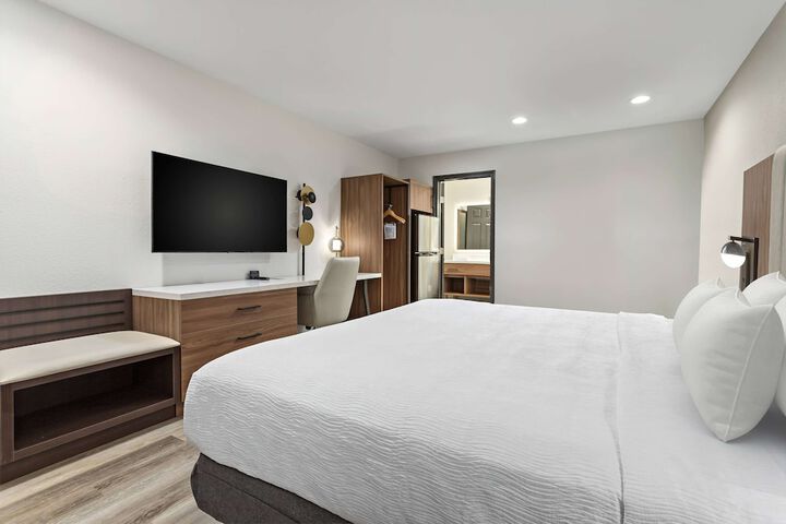 Room 27 of 62