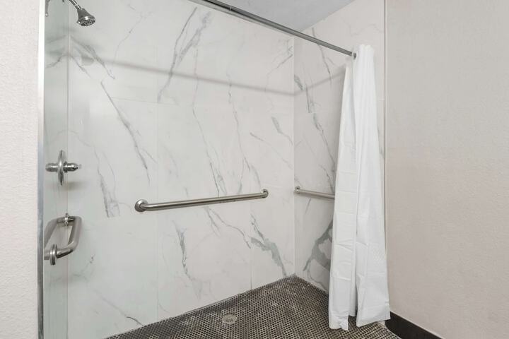 Room 9 of 34