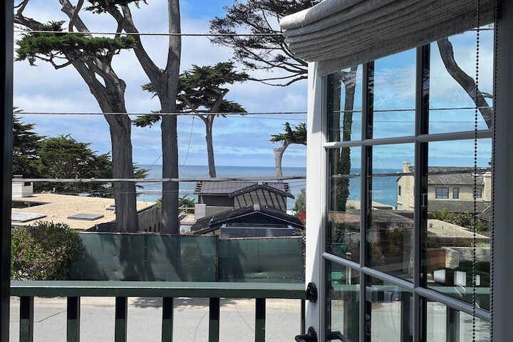 Carmel Beach Hotel