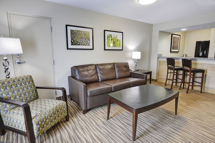 Room 32 of 47