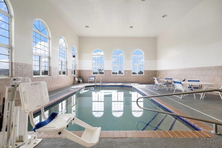 Howard Johnson Hotel & Suites by Wyndham Oacoma