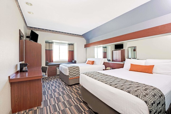 Microtel Inn & Suites by Wyndham Urbandale / Des Moines