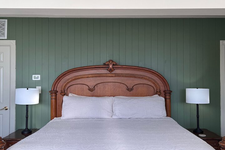 Whitestone Inn