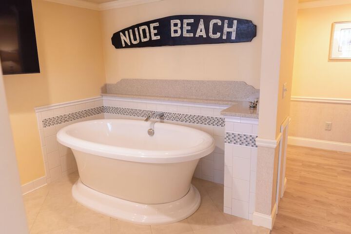 Anchor in Distinctive Waterfront Lodging