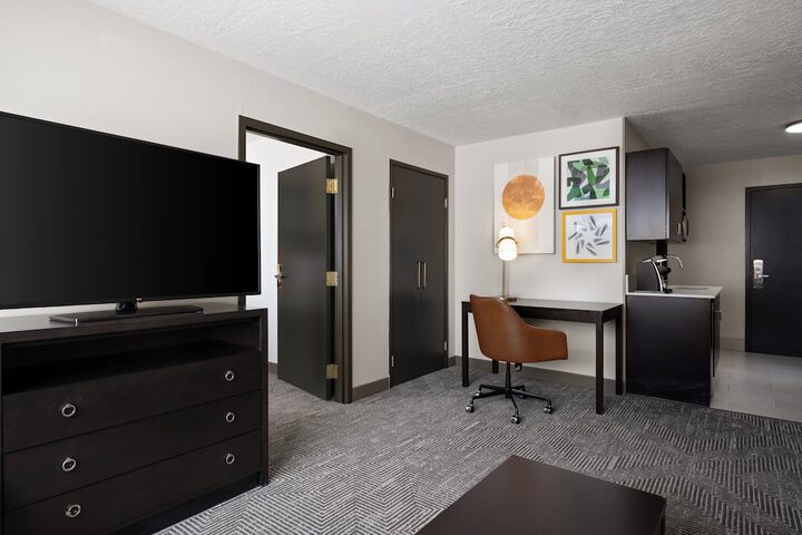 Room 10 of 30