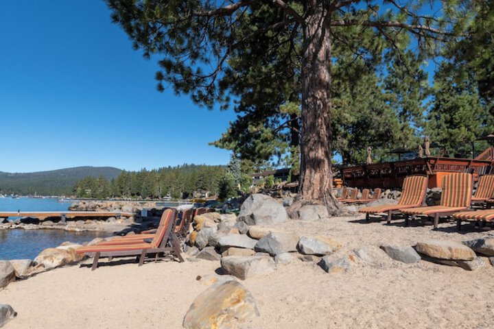 Red Wolf Lakeside Lodge