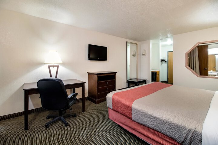 Room 19 of 34
