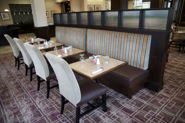 Dining 15 of 17