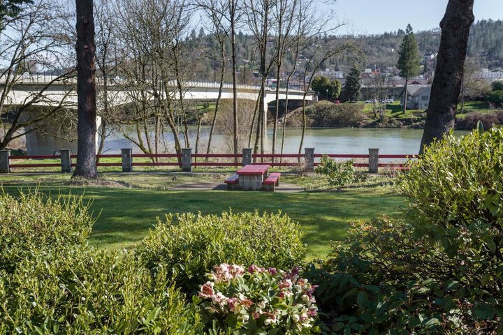 Riverfront Inn Roseburg