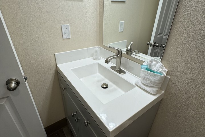 Room 46 of 179