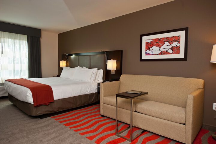Room 15 of 37