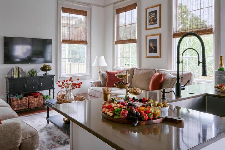 111 Waldburg street Beautifully Renovated Historic 5 bedroom 5 bath