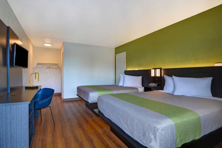 Room 34 of 43