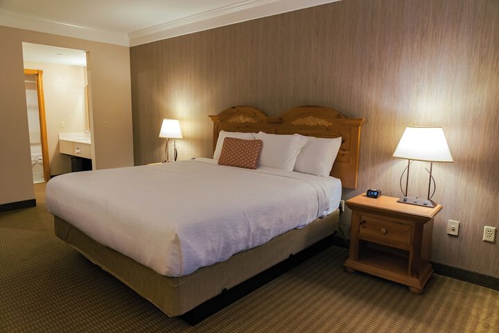 Room 27 of 65