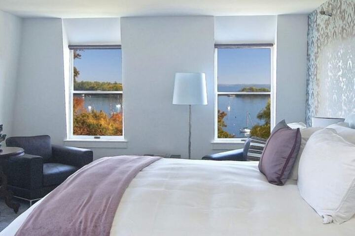 Camden Harbour Inn