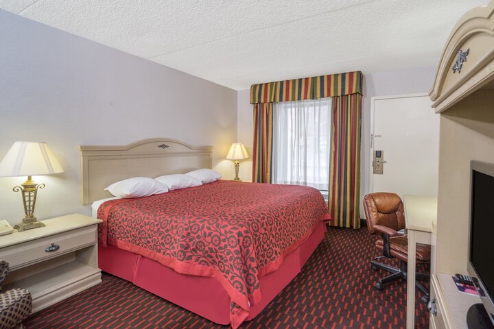Room 13 of 38