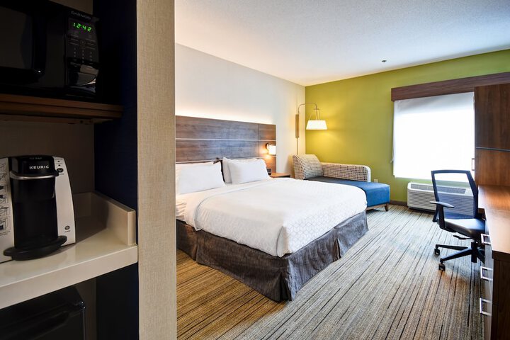 Holiday Inn Express Newport North - Middletown by IHG