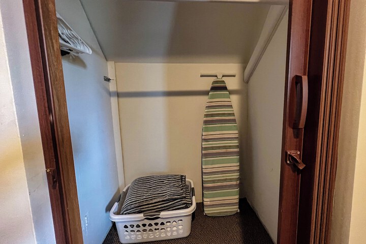 Room 42 of 62