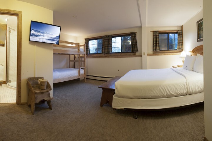 Summit Lodge