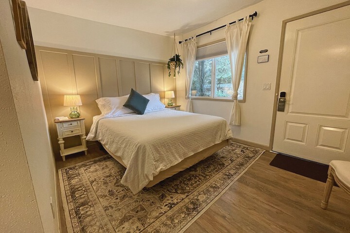 Emerald Valley Inn