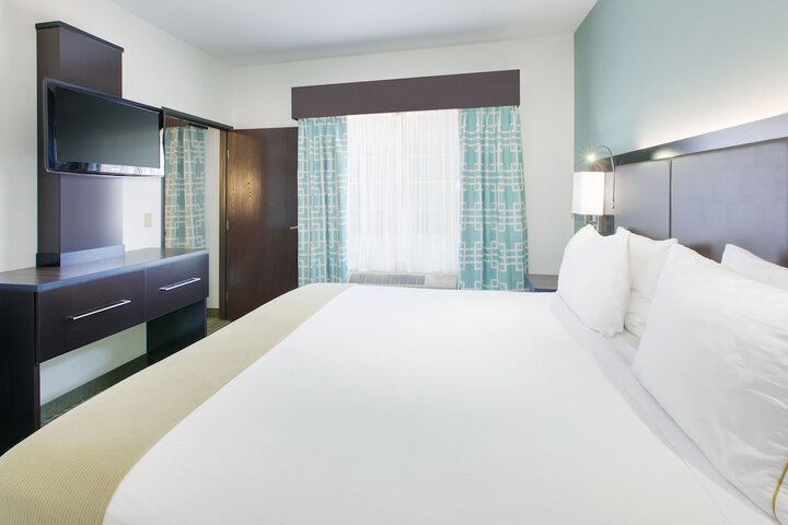 Room 14 of 40