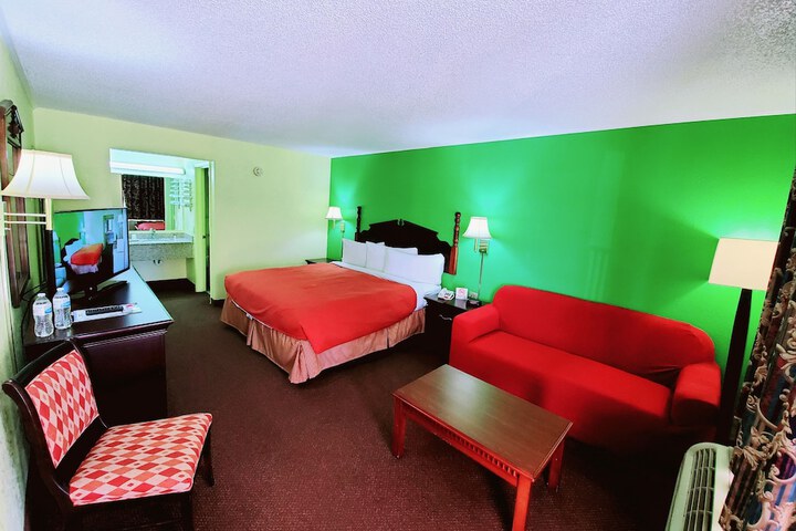 Room 10 of 16